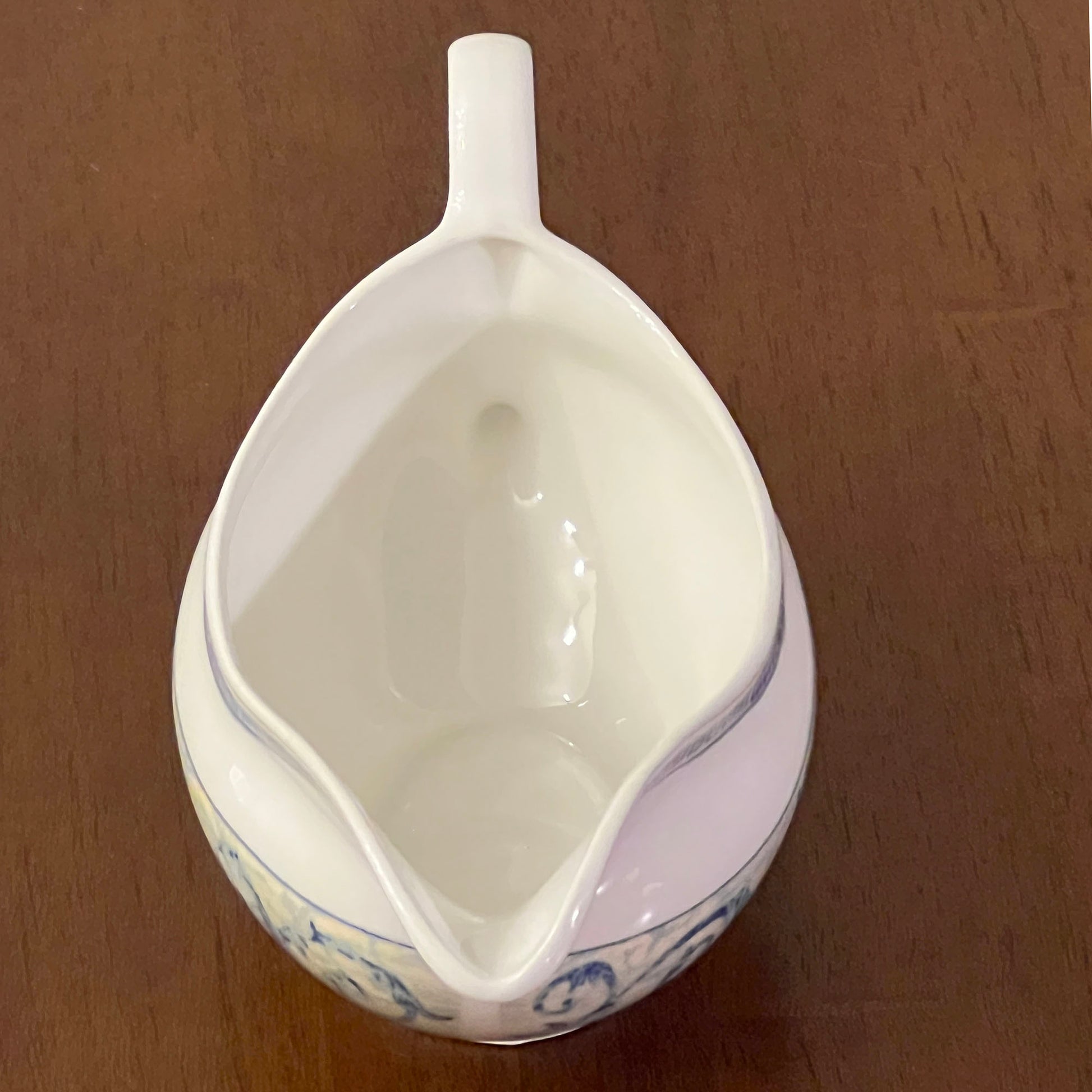 Acanthus-China-Gravy-Boat.-Top-view.-Top-view.
