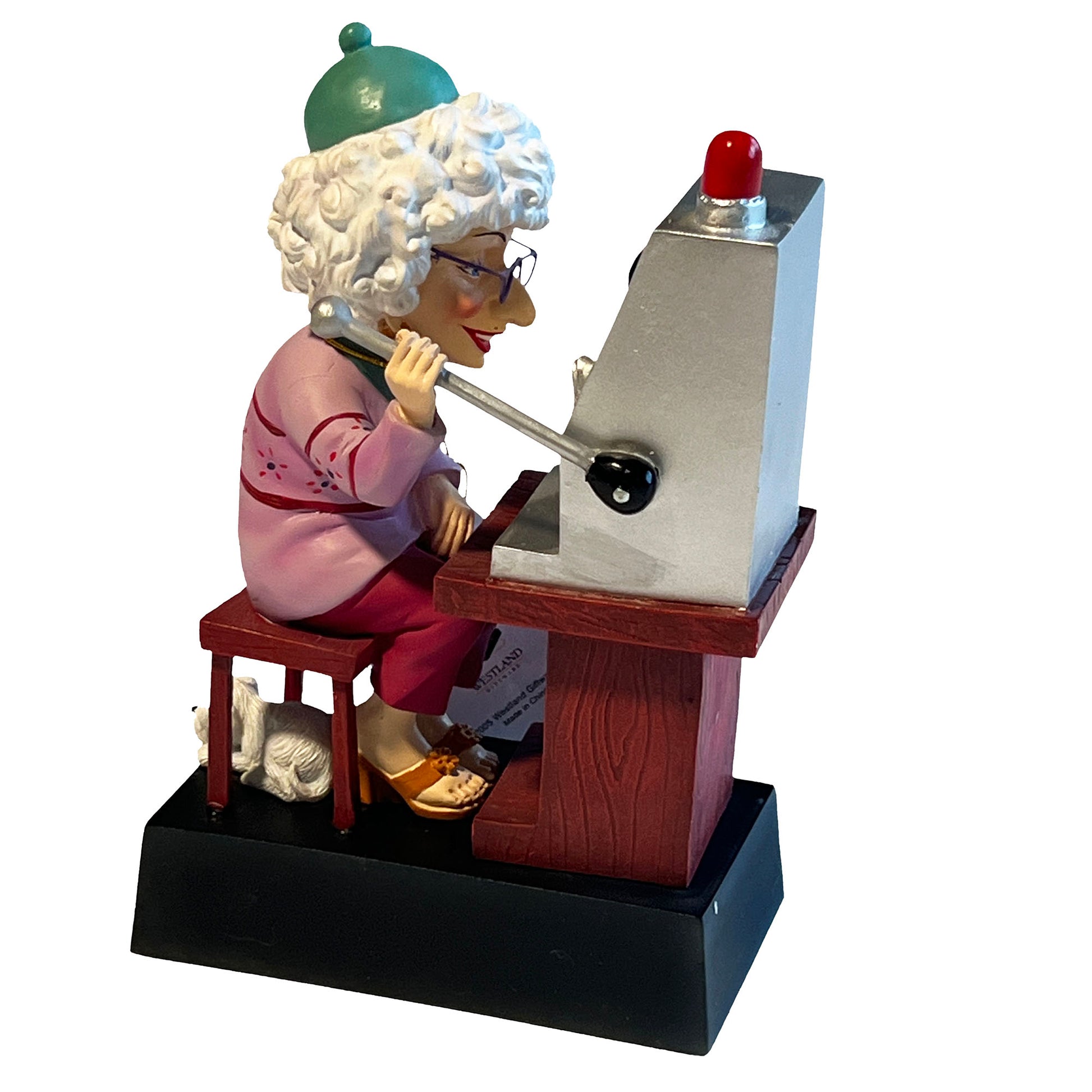 Biddy_s-Big-Bucks-Casino-Old-Woman-Figurine-with-hand-on-the-machine-arm