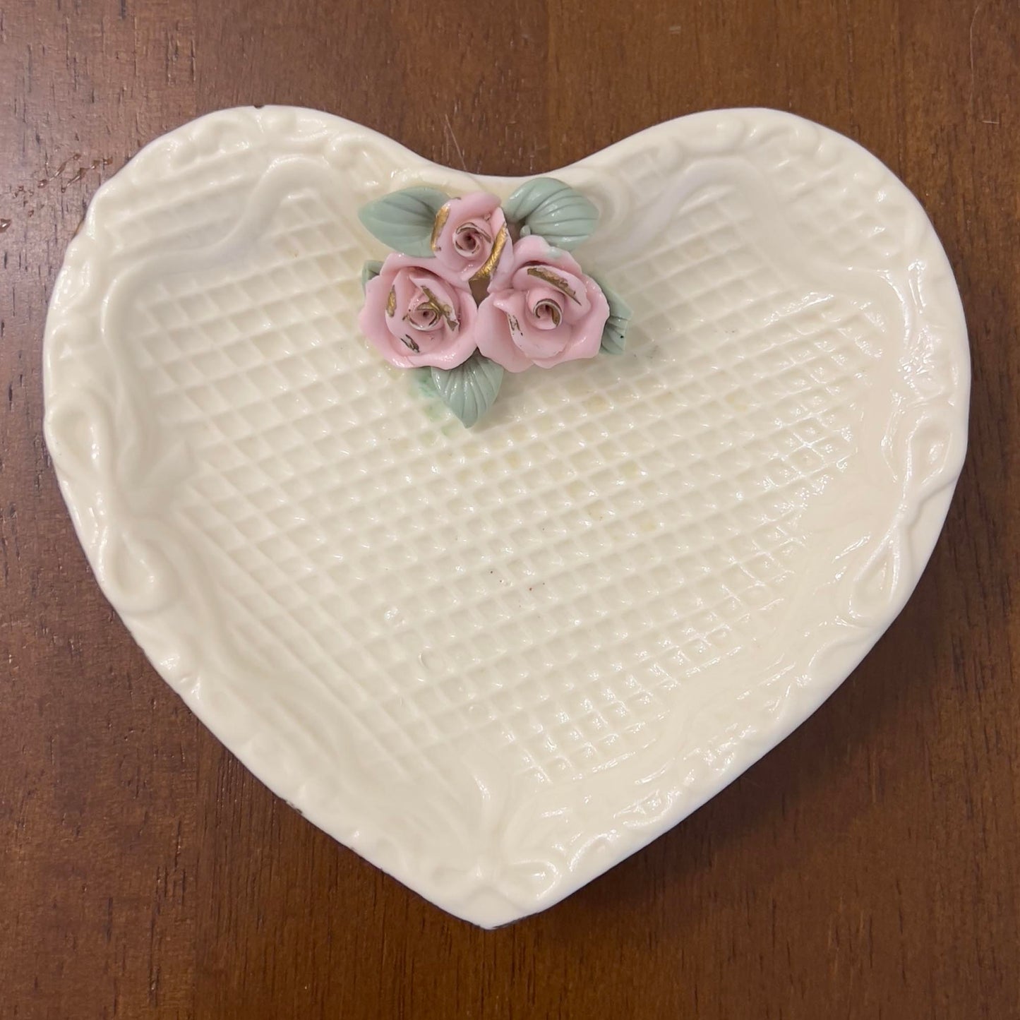 Decorative-Heart-Shape-Porcelain-Dish, trop-view-showing-pink-roses-and-green-leaves.
