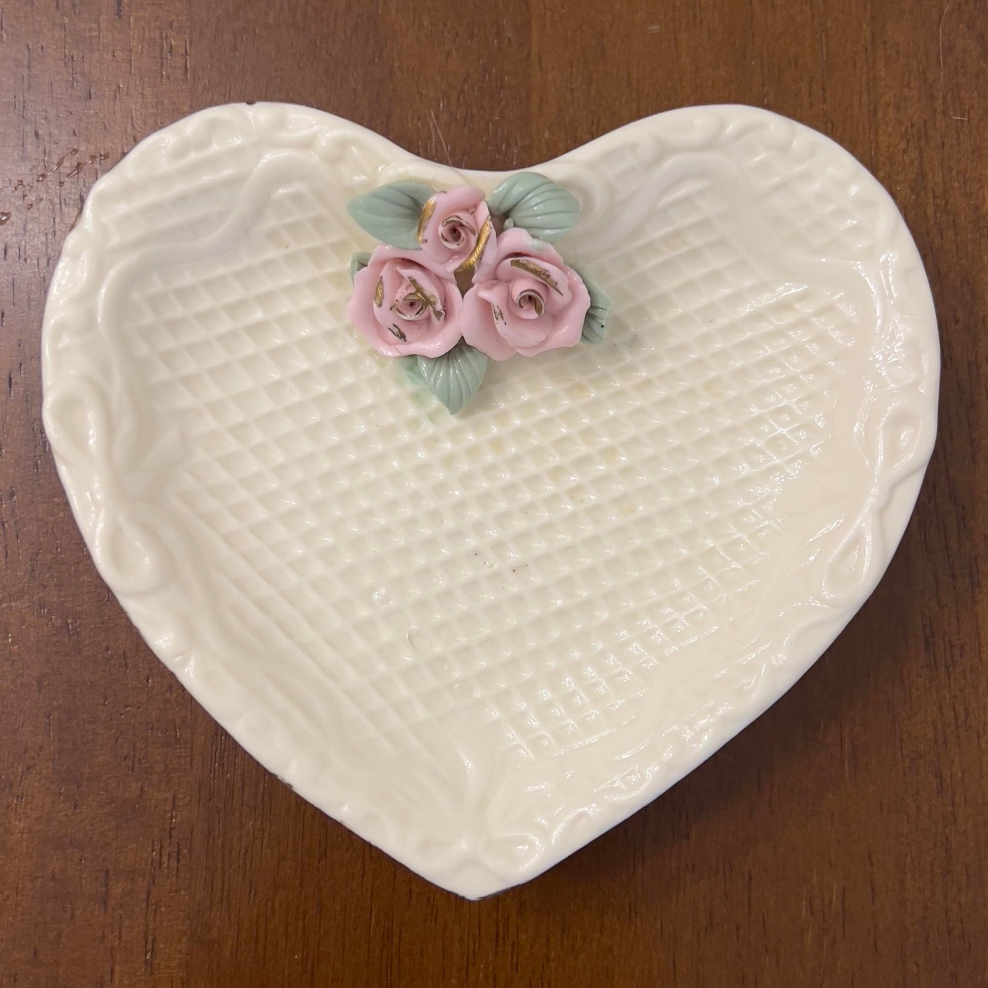 Decorative-Heart-Shape-Porcelain-Dish, trop-view-showing-pink-roses-and-green-leaves.