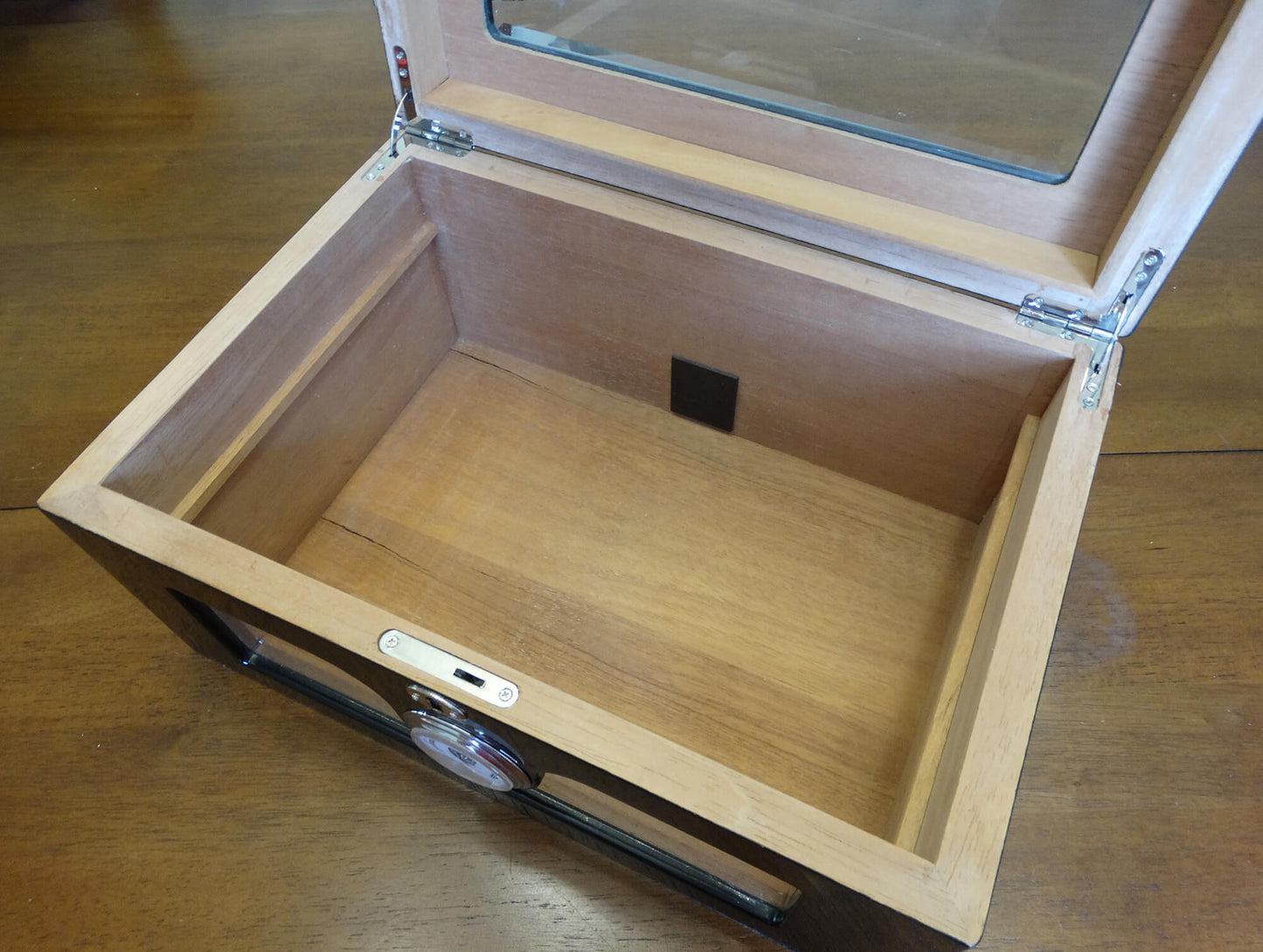 Interior-Cigar-Humidor