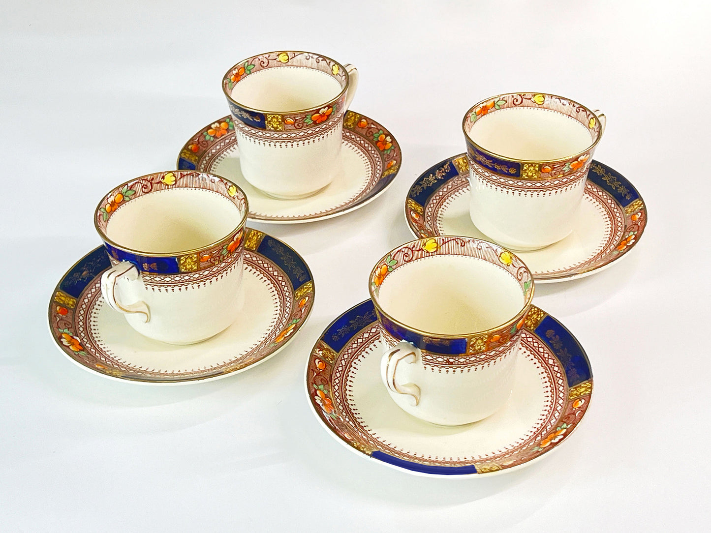 J_G-Meakin-Sol-Queen-Mary-Set-of-4-Tea-cups-and-Saucers.