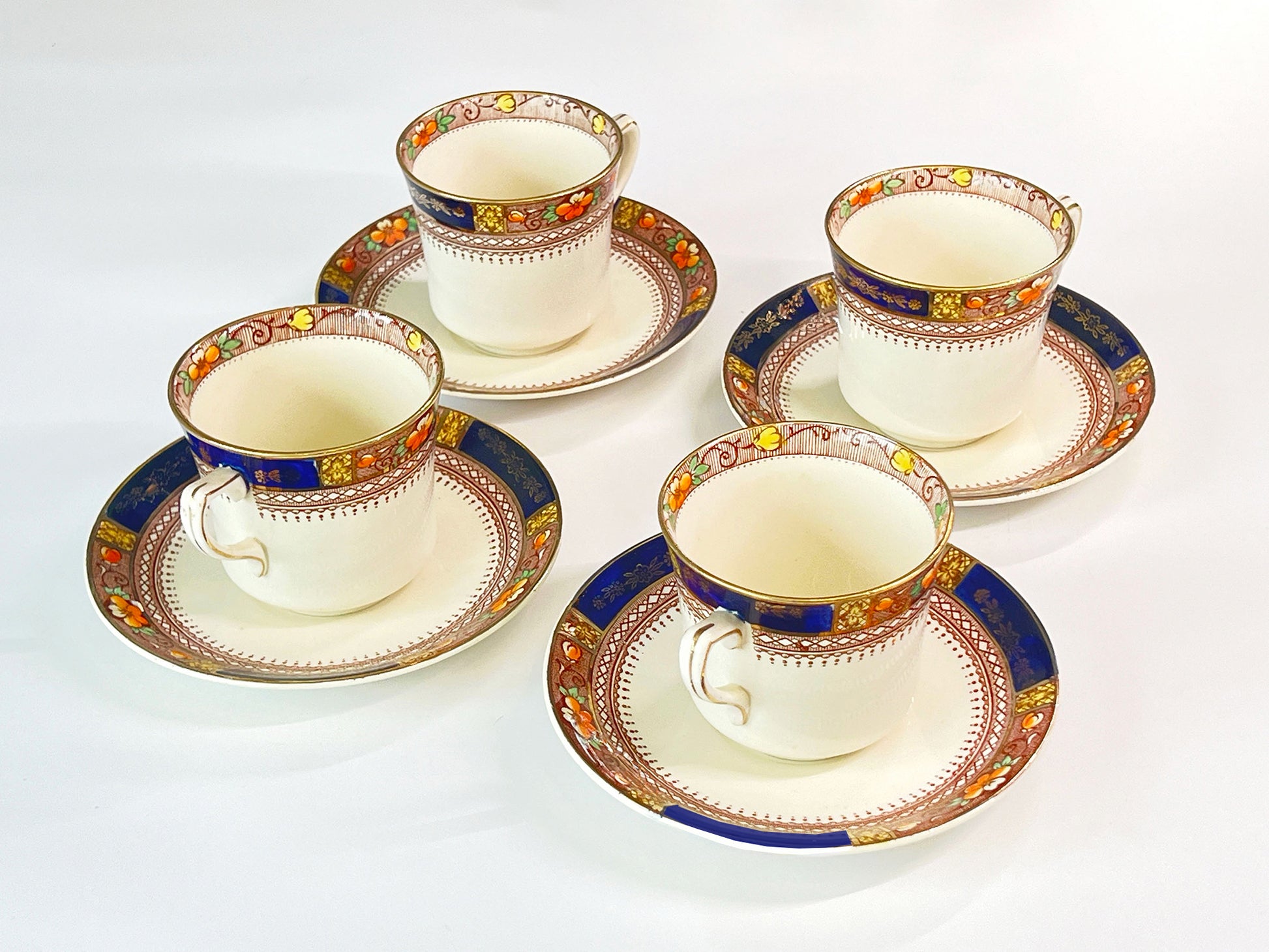 J_G-Meakin-Sol-Queen-Mary-Set-of-4-Tea-cups-and-Saucers.