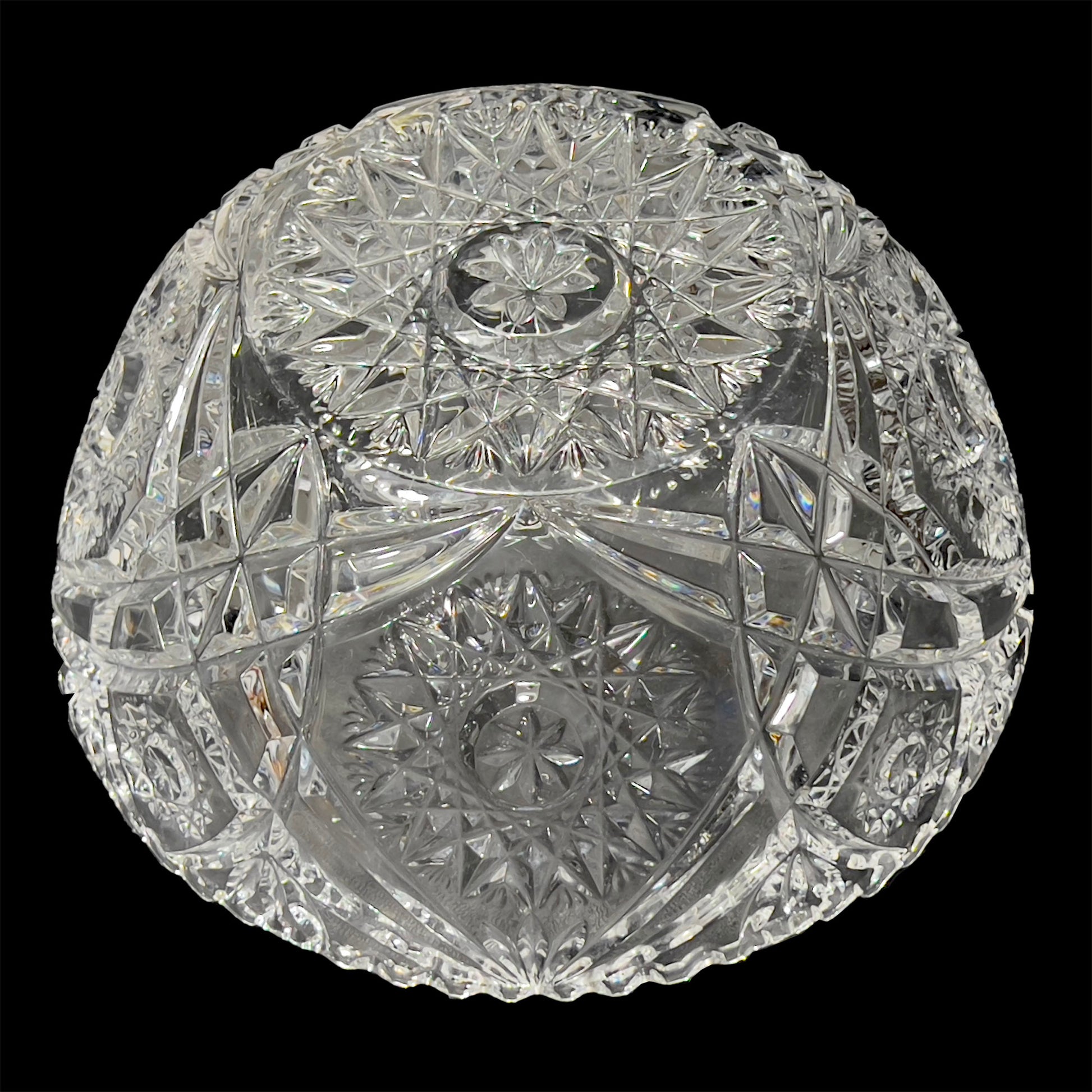 Lead-Crystal-Serving-bowl-by-Beyer-Bleikristall.-Bottom-view
