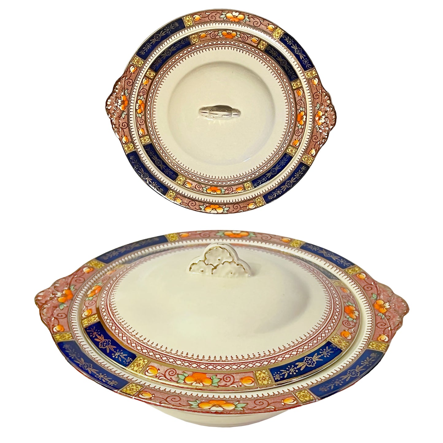 Queen-Mary-Sol-Covered-Round-Vegetable-Bowl.-Shown from the top and side.