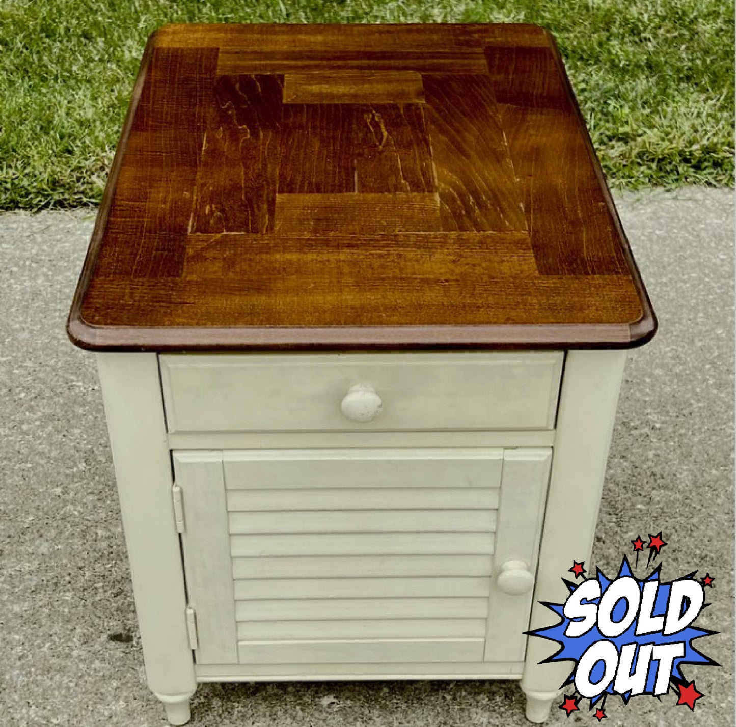 Hammary Furniture Promenade Sage and Antique Linen Living Room End Table Cabinet