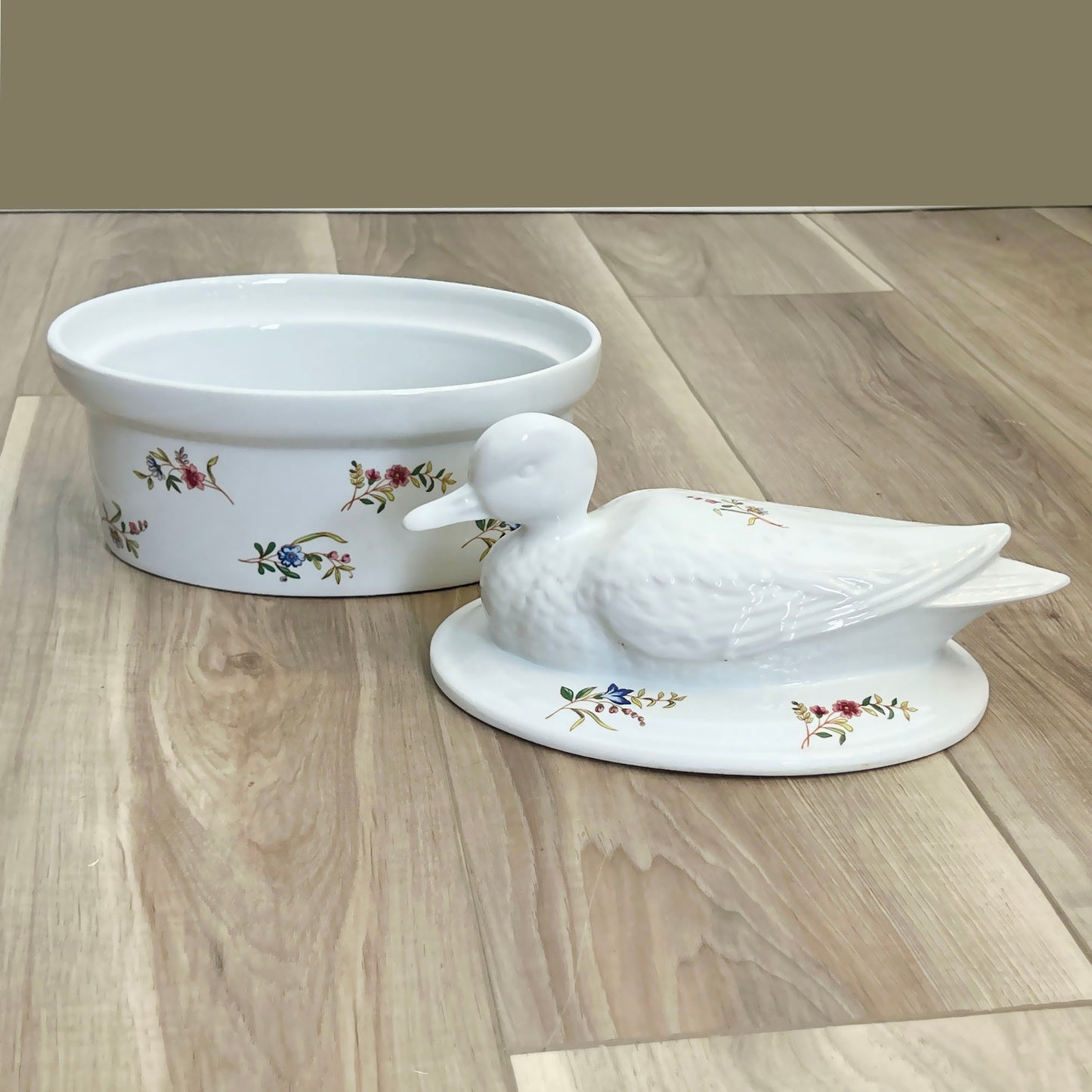 BIA-Cordon-Bleu-Duck-Covered-Casserole-Dish, Frieda-Collection.- View, uncovered.