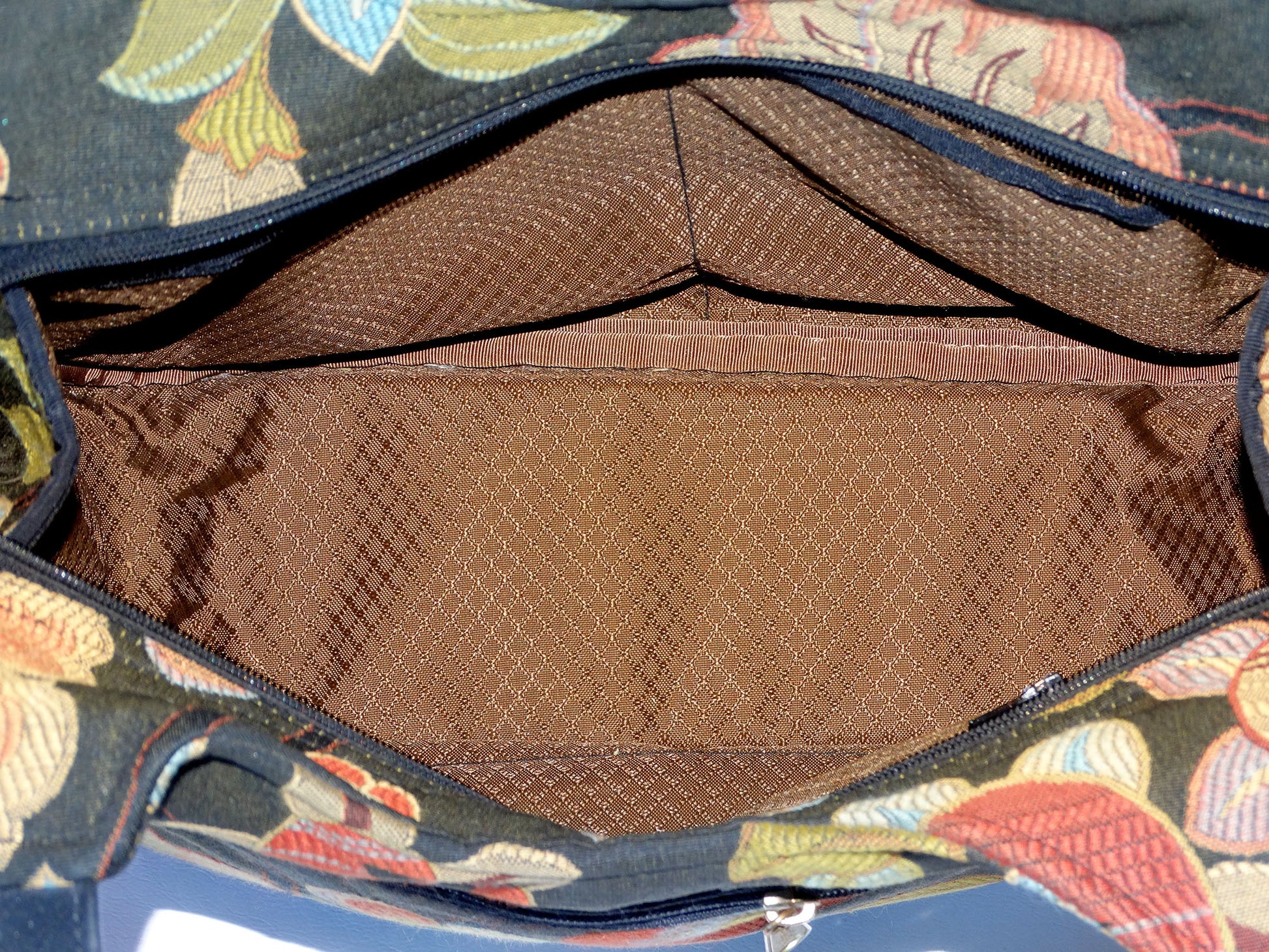 Danny-K-Beverly-Hills-Floral-Tapestry-Bag.-Inside-view.-Shop-eBargainsAndDeals