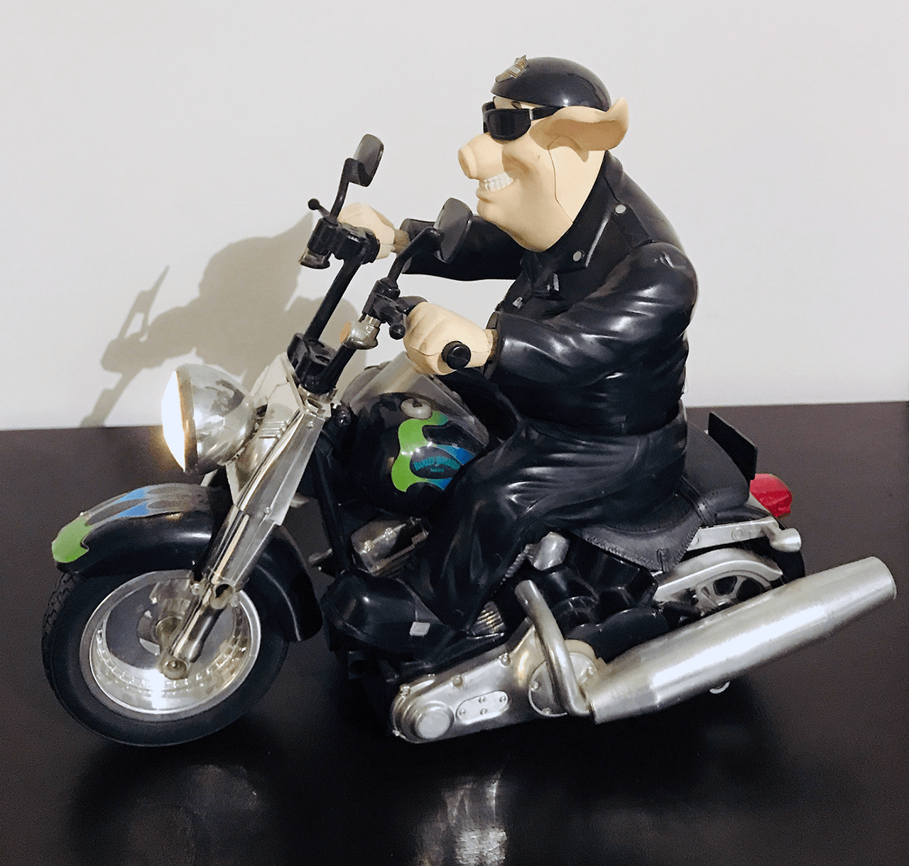 Harley-Davidson-Motorcycle-Riding-Pig-Musical-Animated.png