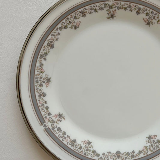 Lenox-Lace-Point-Floral-China-10.75-in-Dinner-Plate.-Close-up-view.-Shop-eBargainsAndDeals.com.