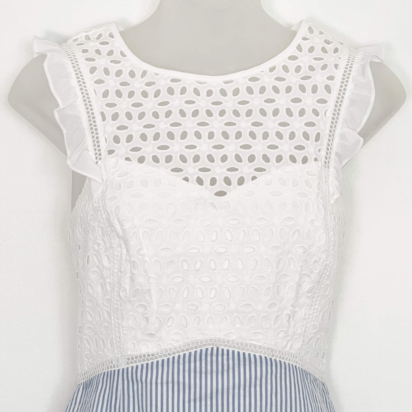 NWT-Lilly-Pulitzer-White-Eyelet-Sleeveless-Dress.-Front-Close-Up.-