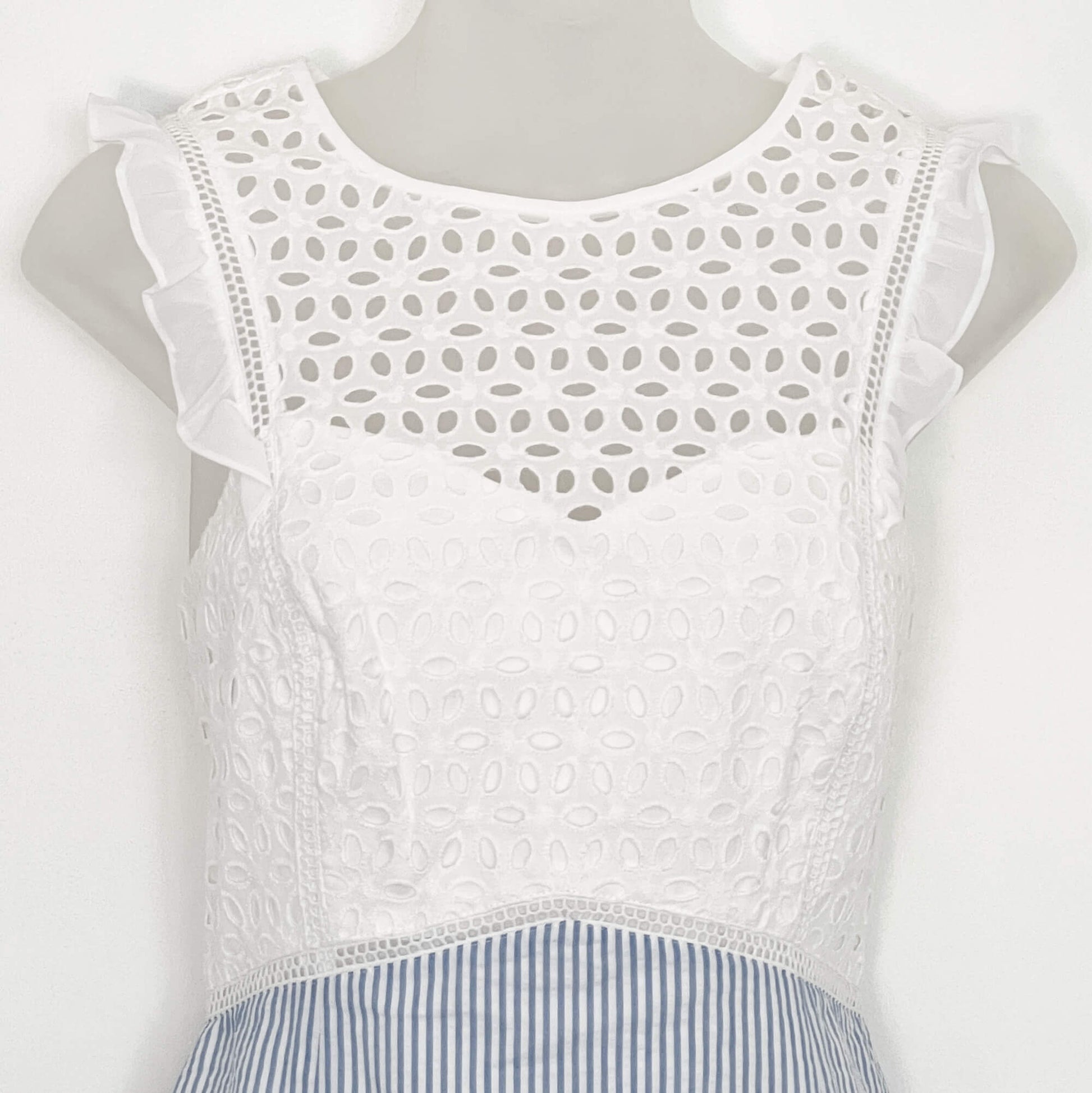 NWT-Lilly-Pulitzer-White-Eyelet-Sleeveless-Dress.-Front-Close-Up.-