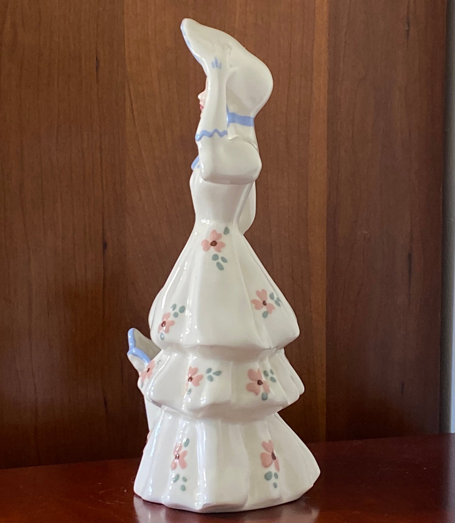 Porcelain-Flower-Vase-Figurine-Lady-Emily.-Side-view.