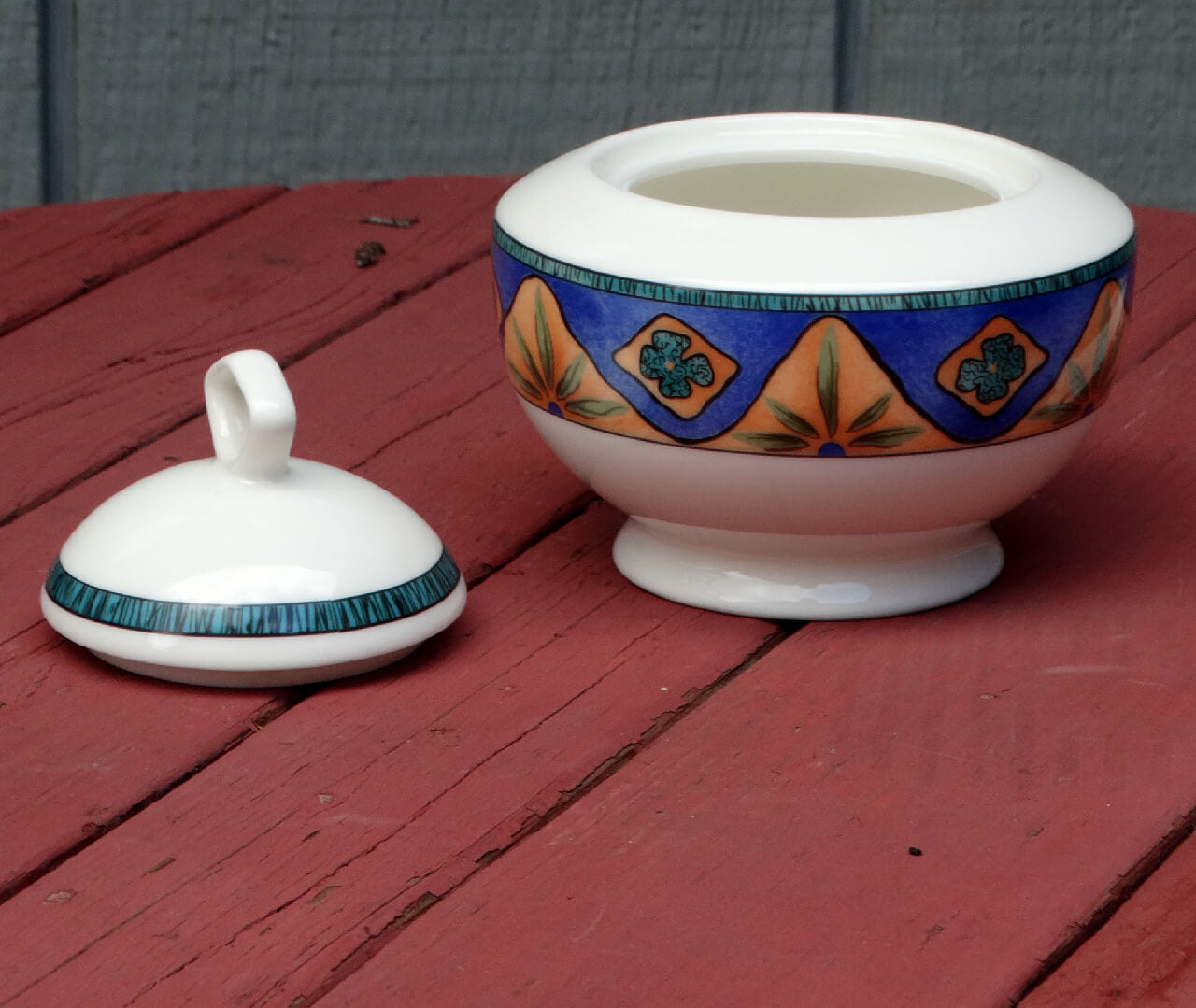 Starburst-Art-of-Dining-Round-China-Sugar bowl-with-Lid-removed