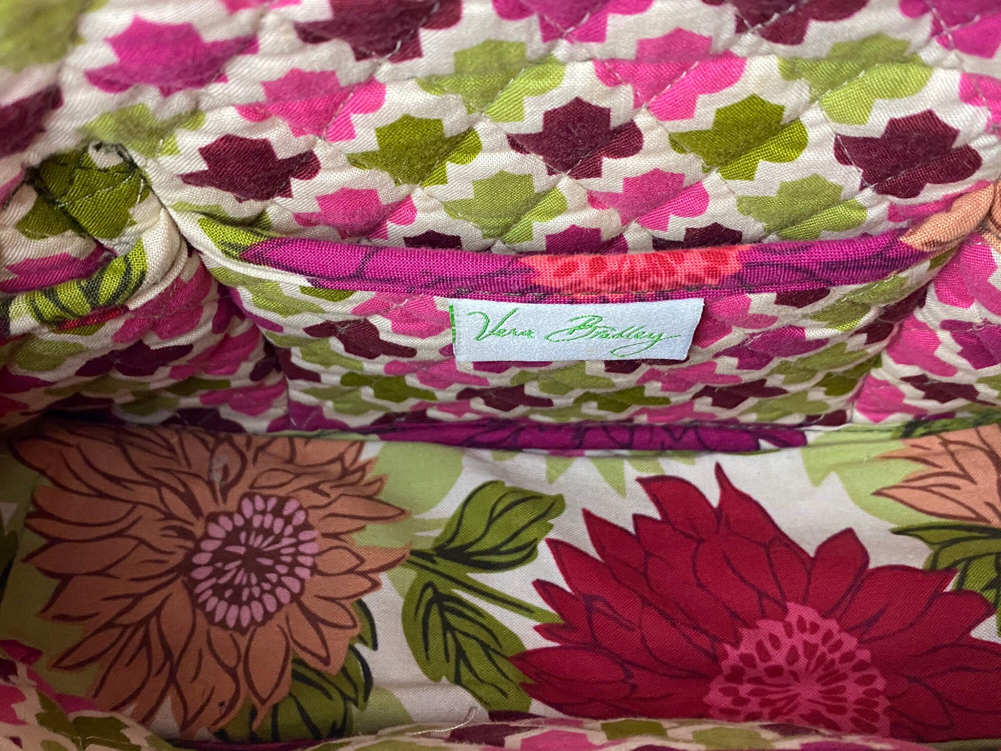 Vera-Bradley-Dahlia-floral-quilted-shoulder-bag. Interior view.