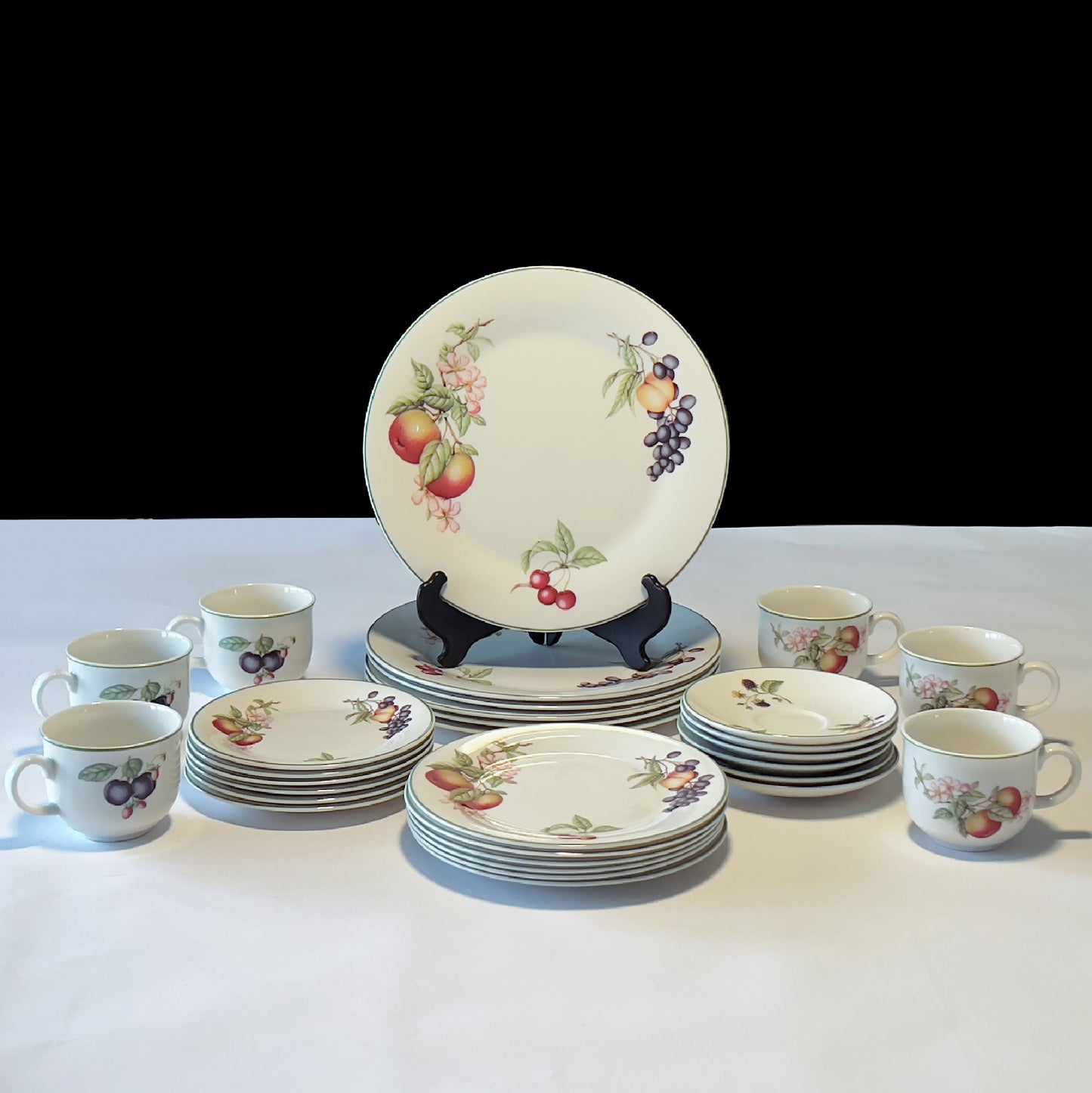 Ashberry-Porcelain-Dinnerware-Set-by-Royal-Doulton.-30-pcs.,-for-Christmas-Dinner,-and-Wedding-Gift.