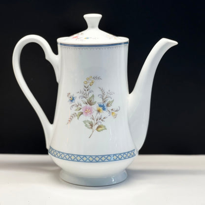 Brookwood-Porcelain-Coffee-Pot-and-Lid.-Full-view.