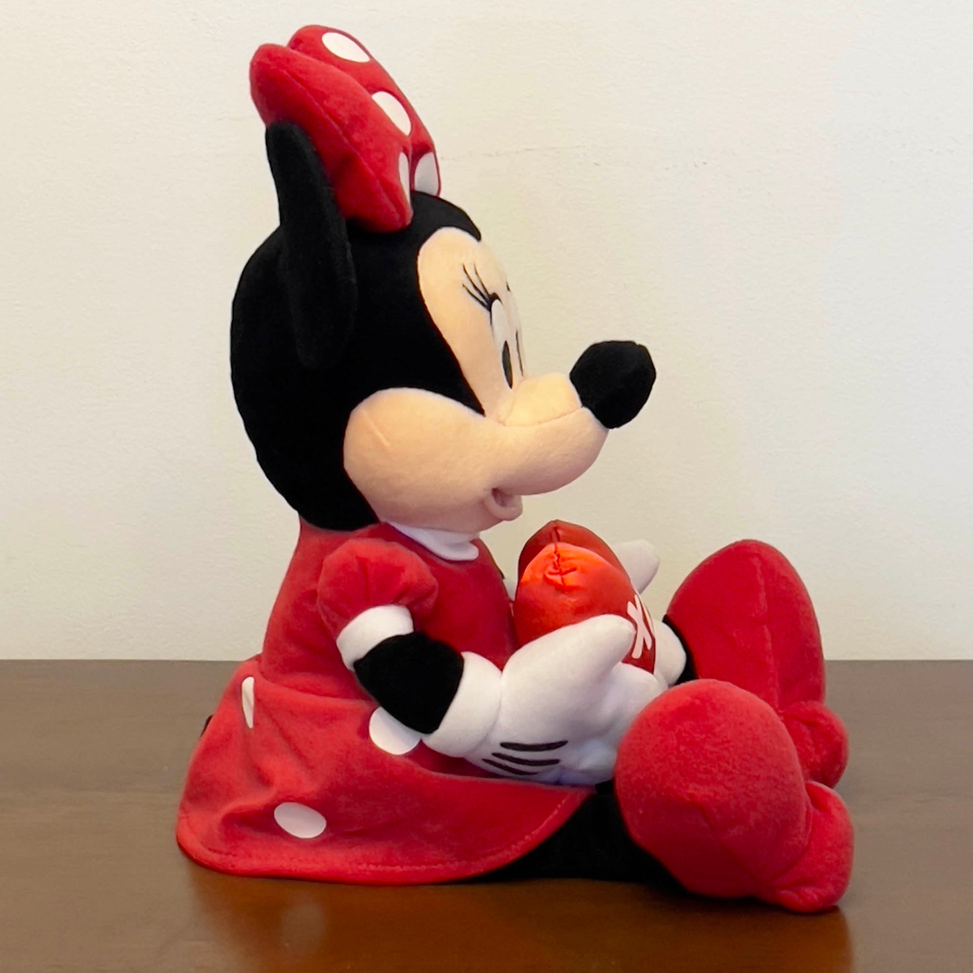 Disney-Minnie-Mouse-Stuffed-Toy-with-Hugs-Kisses-Heart.-Side-view.