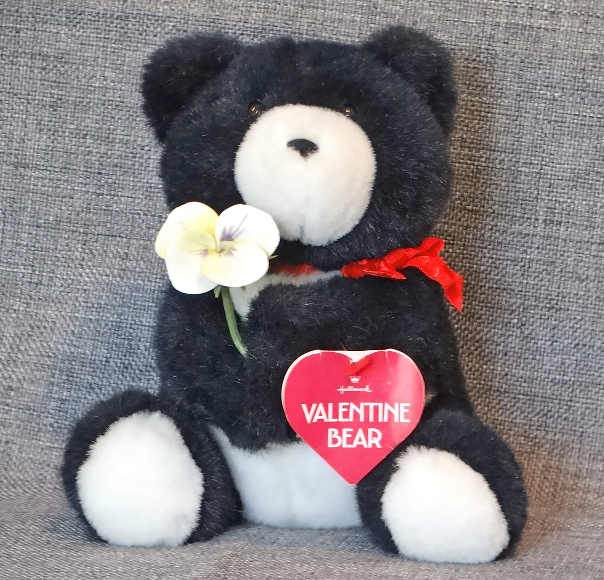 hallmark-valentines-day-plush-stuffed-panda-bear.-Flower-not-included