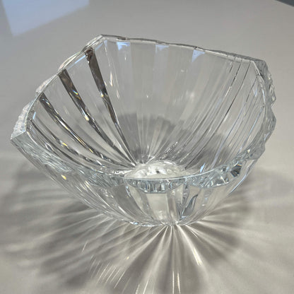 Lead-Crystal-Bowl_-Clear_-Swirl-Pattern.-Interior-view.-eBargainsAndDeals.com.