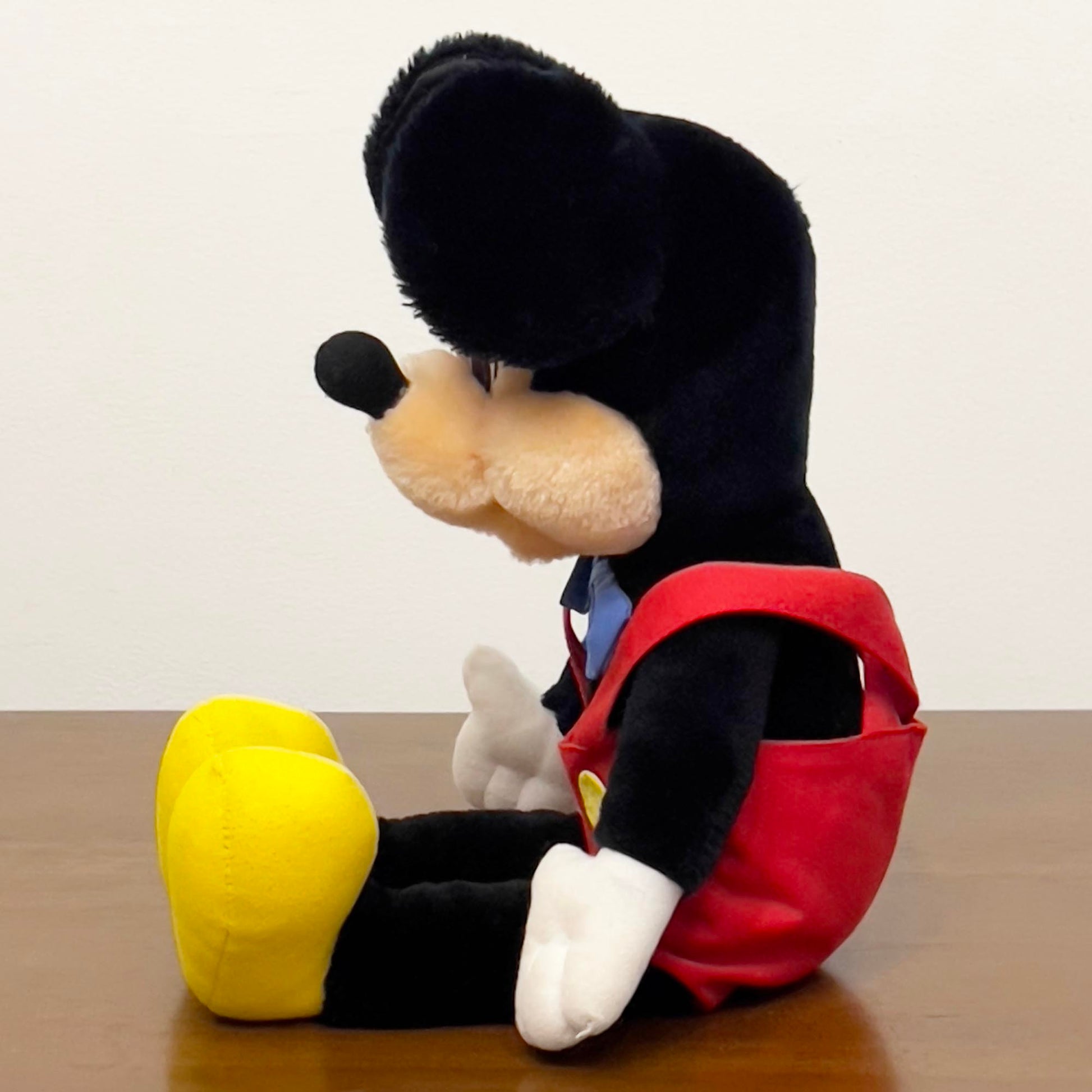 Mickey-Mouse-Plush-Stuffed-Animal-by-Applause.