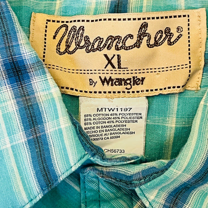 Plaid-Western-Shirt-close-up