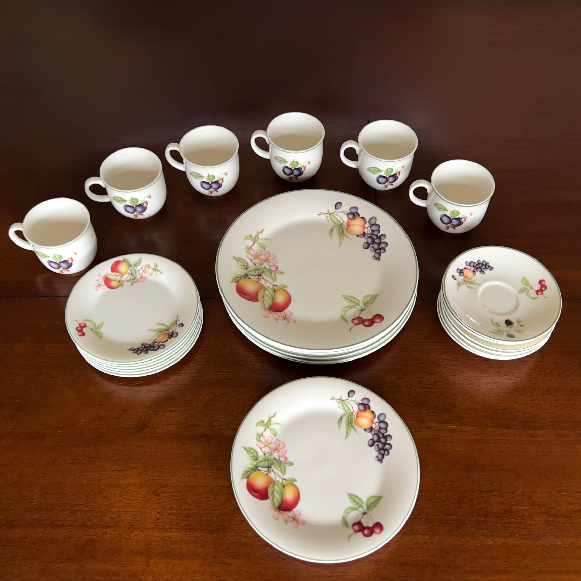 Royal-Doulton-Ashberry-Dinnerware-Set.-Six-Place-Settings.