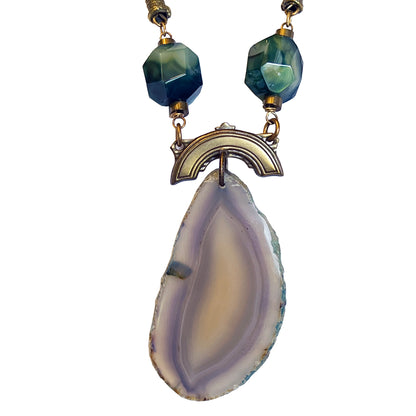 Women_s-Agate-Stone-and-Bead-Pendant-Necklace.-Close-up-view.-Shop-eBargainsAndDeals.com