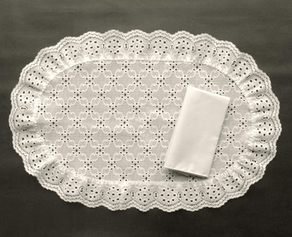 Amrose-eyelet-and-lace-placemats-and-cloth-napkins.jpg