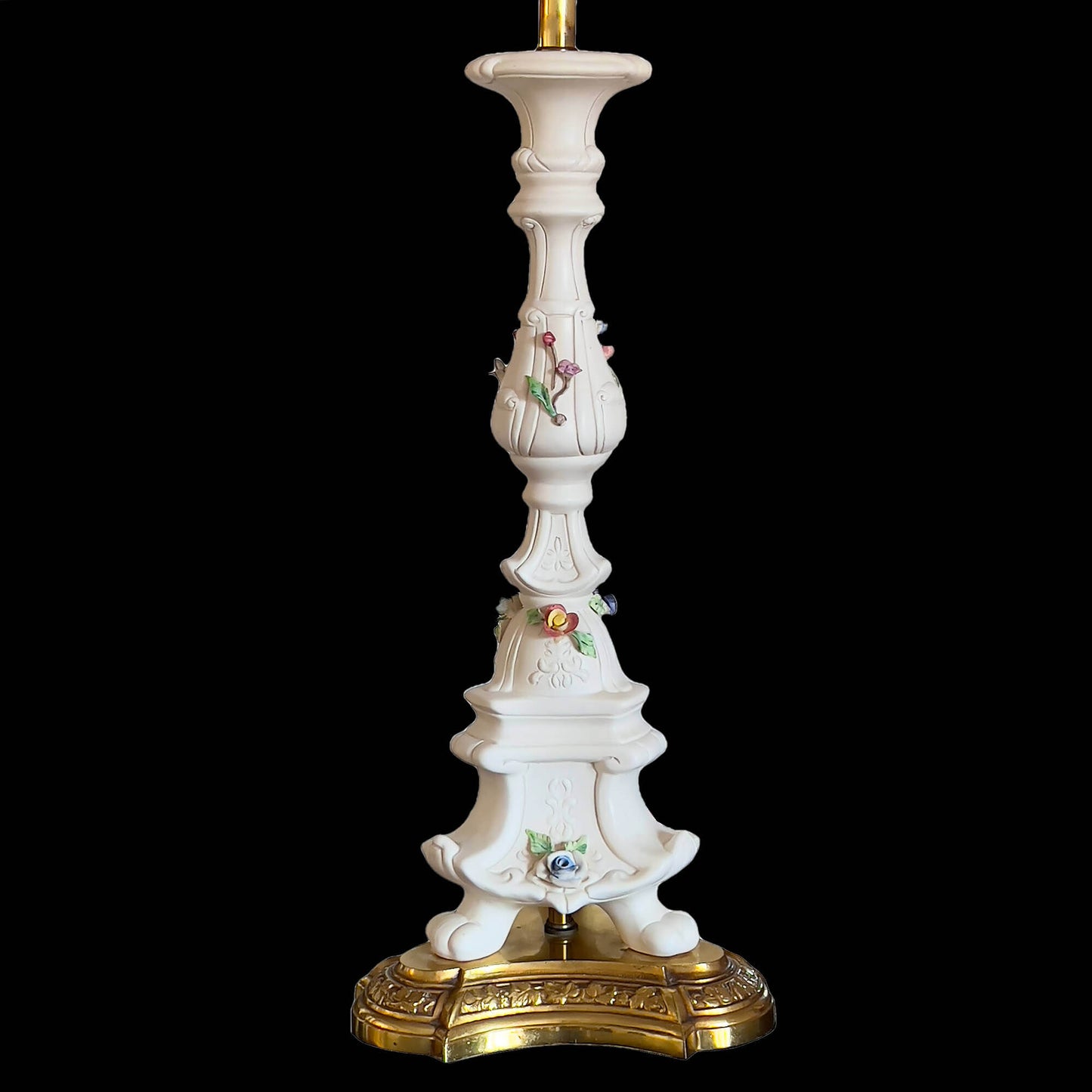 Bassano-White-Capodimonte-Porcelain-Table-Lamp, 37-in.-Close-up-view.