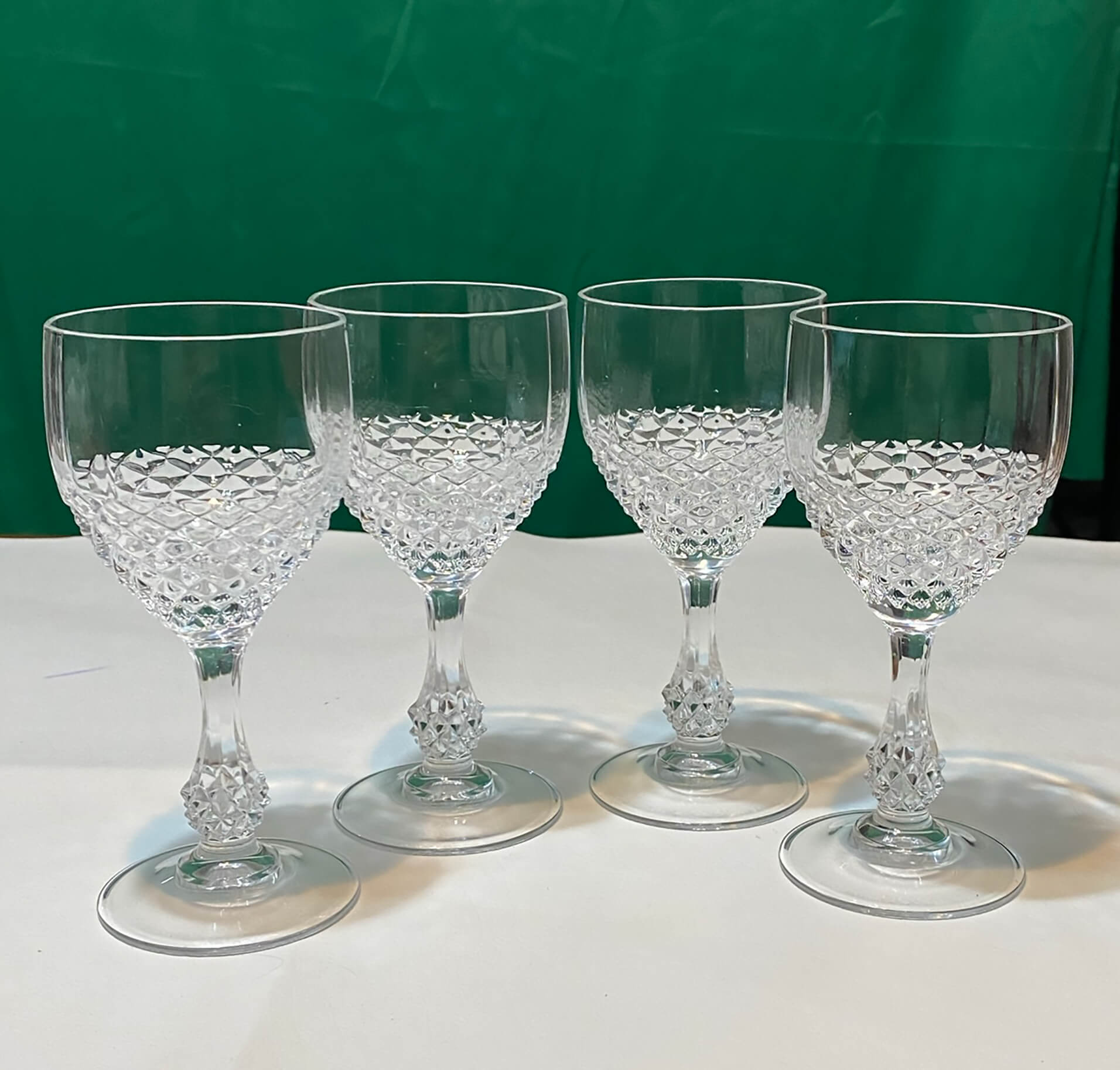 https://ebargainsanddeals.com/products/4459190517830/ Cristal-D_Arques-Durand-Chenonceaux-Wine-Goblets-IMG_6477T.jpg