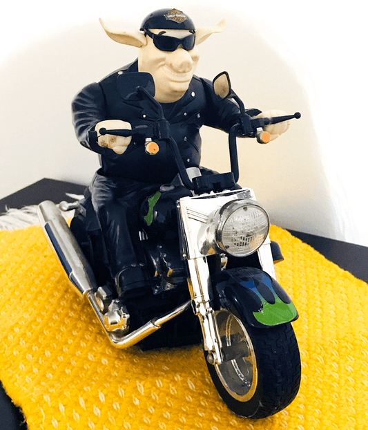 HarleyDavidson-pig-Riding-Motorcycle-Vroom.png