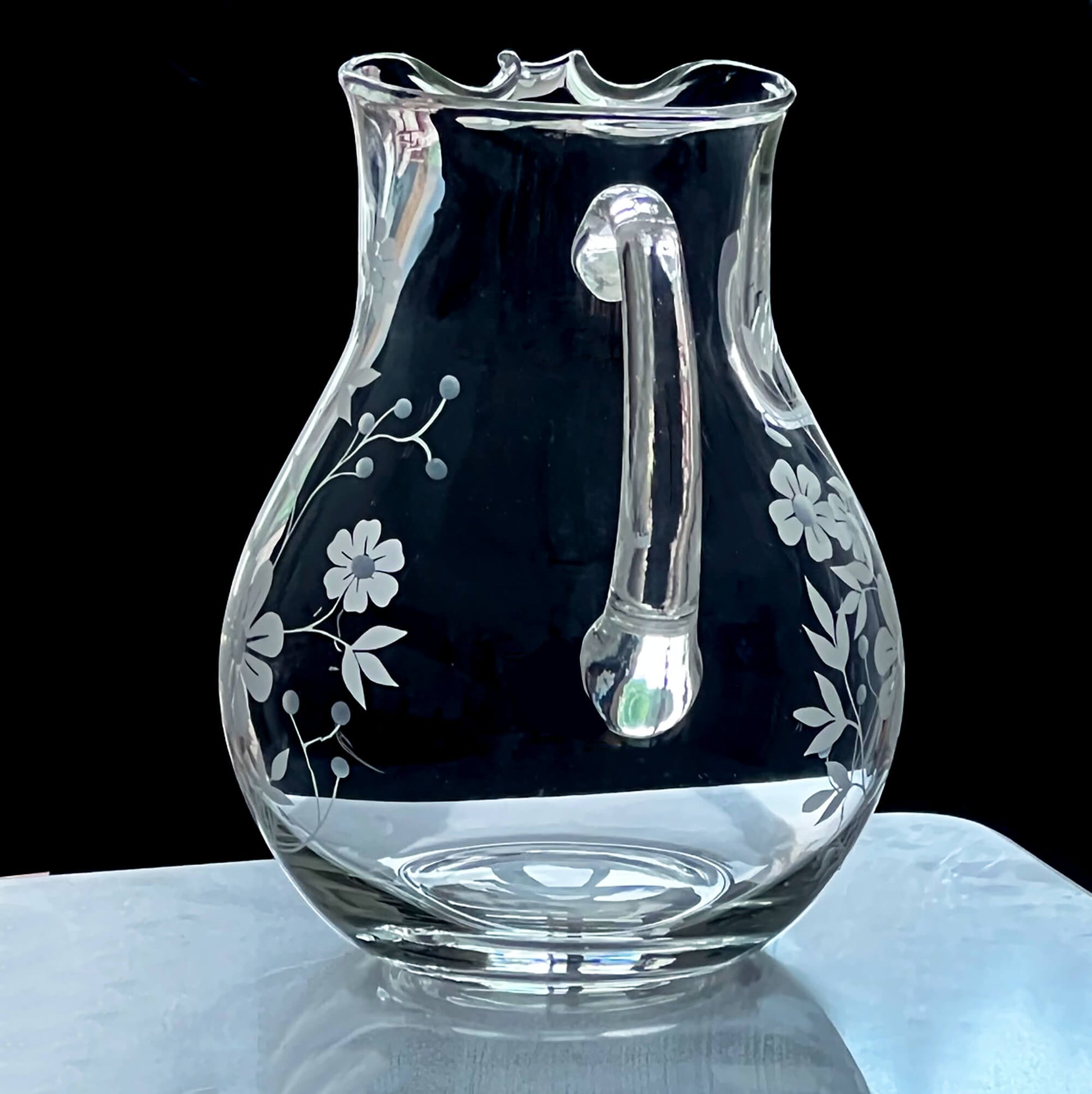 https://www.ebargainsanddeals.com/cdn/shop/products/JAV6-by-Javit-Mid-Century-Etched-Floral-Crystal-Glass_-Pitcher_-View-of-handle.jpg?v=1659896250&width=1946