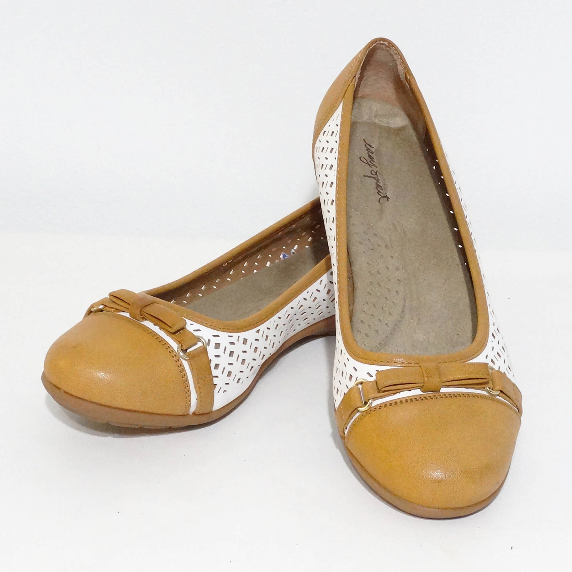 Women's-white-and-beige-tan-leather-cutout-flats-shoes, with-comfortable-cushioned-rubber-sole.-Size-8M. -Shop-eBargainsAndDeals.com.