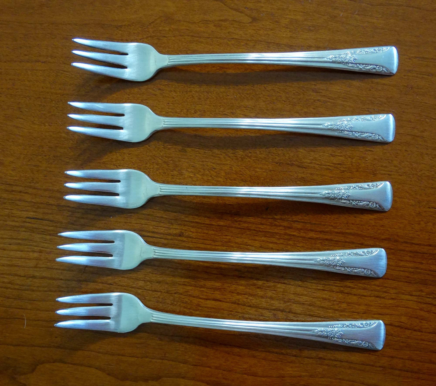 Camelia-Silver-Plate-Small-serving-forks,-shop-eBargainsAndDeals.com