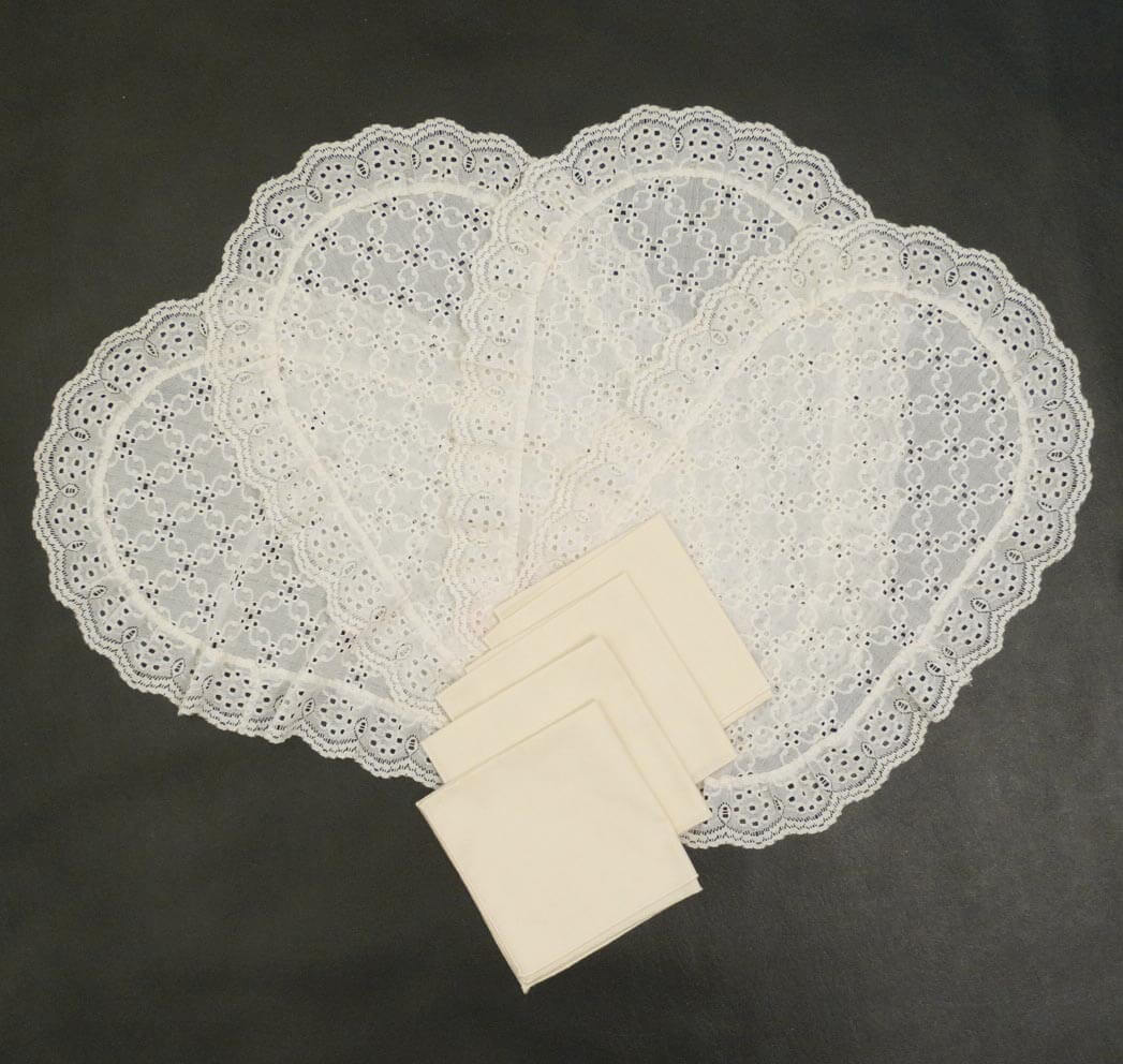 https://www.eBargainsAndDeals-NWT-set-of-4-oval-eyelet-and-lace-placemats-and-solid-napkins.jpg